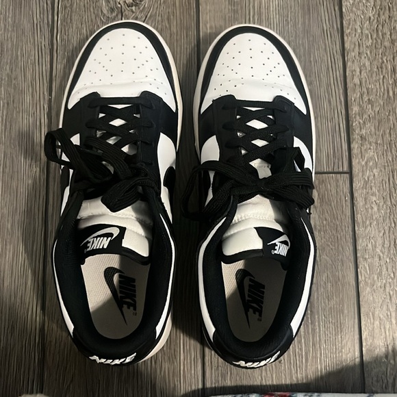 WMNS NIKE LOW PANDA DUNKS - Picture 3 of 3